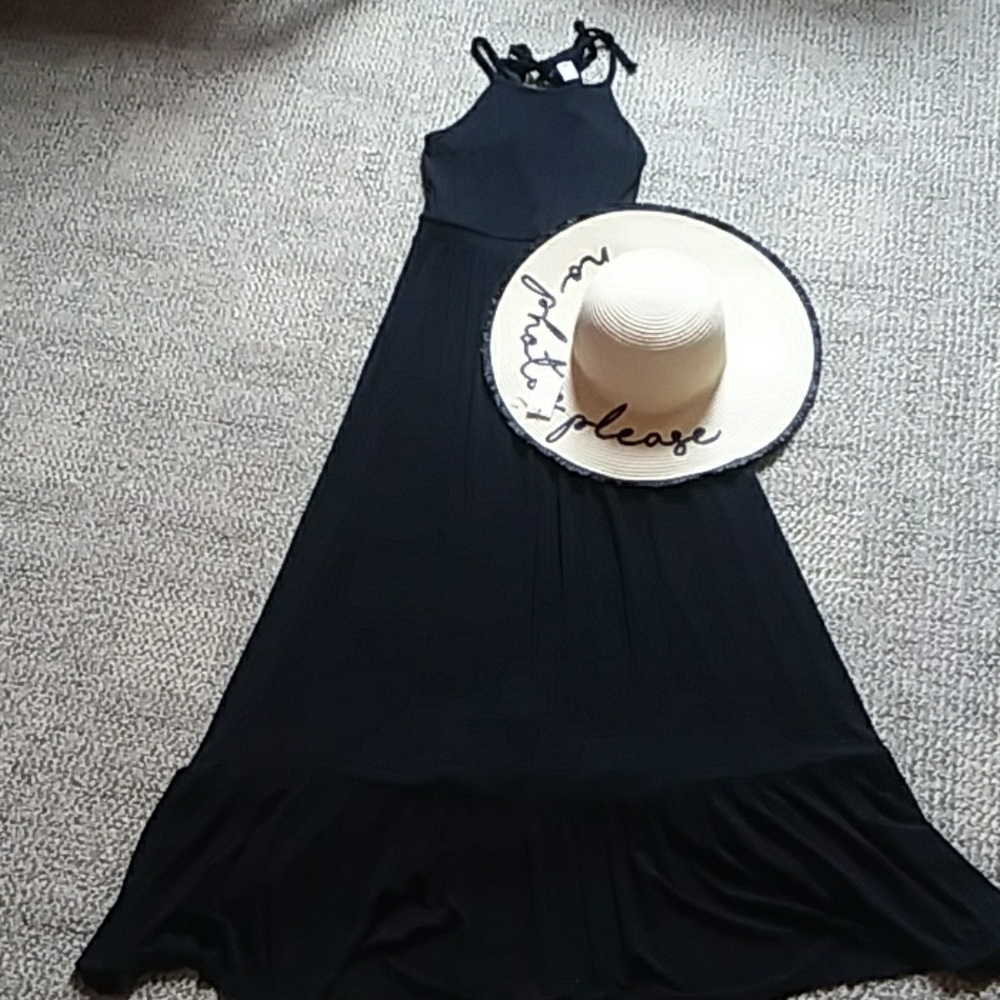COMFORTABLE AND FLOWY BLACK OLD NAVY MAXI DRESS🌷 - Picture 3 of 6